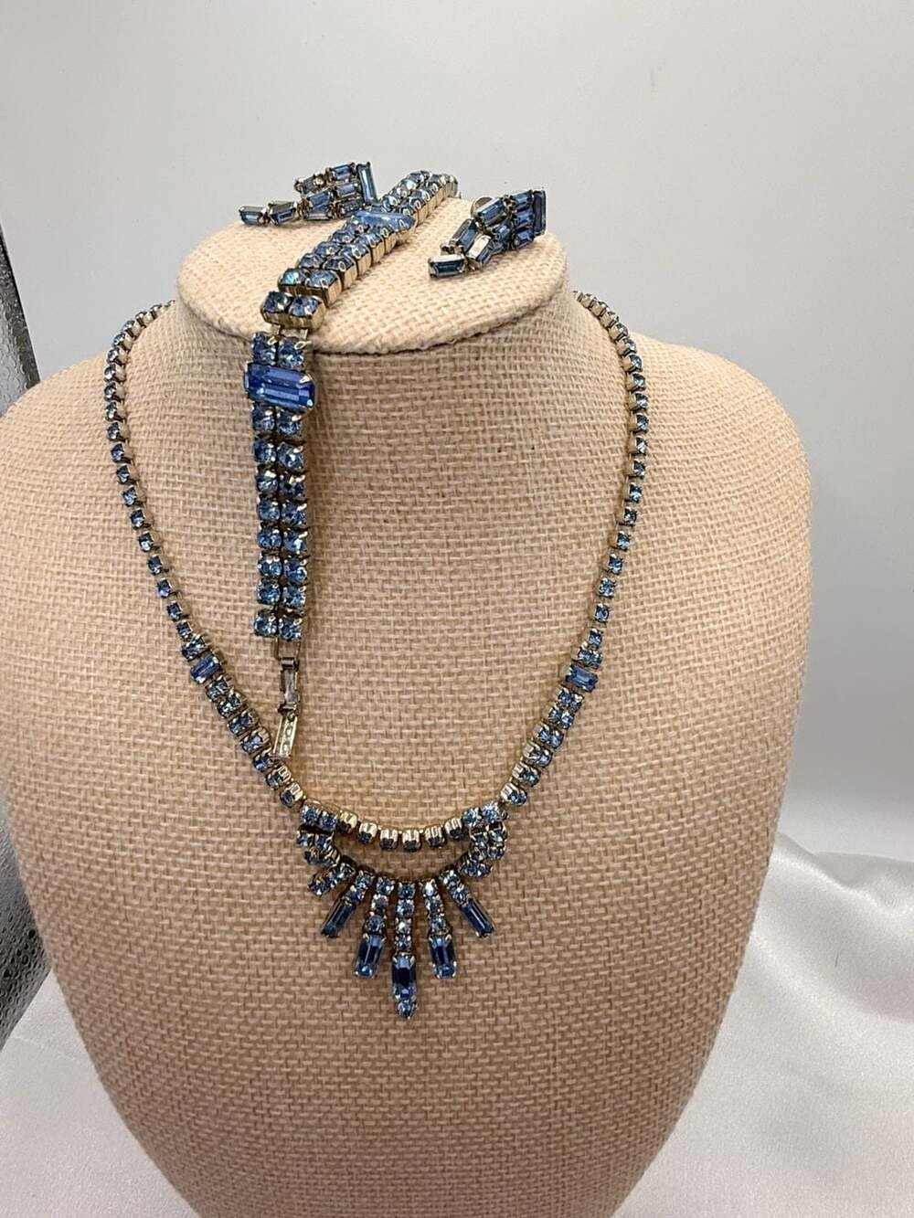 La-Rel Vintage Blue Rhinestone Necklace bracelet and Earrings Set